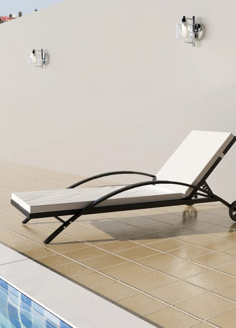 Ligbed Met Kussen En Wieltjes Poly Rattan