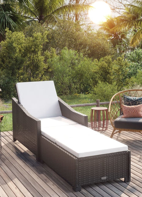 Ligbed Met Donker Kussen Poly Rattan